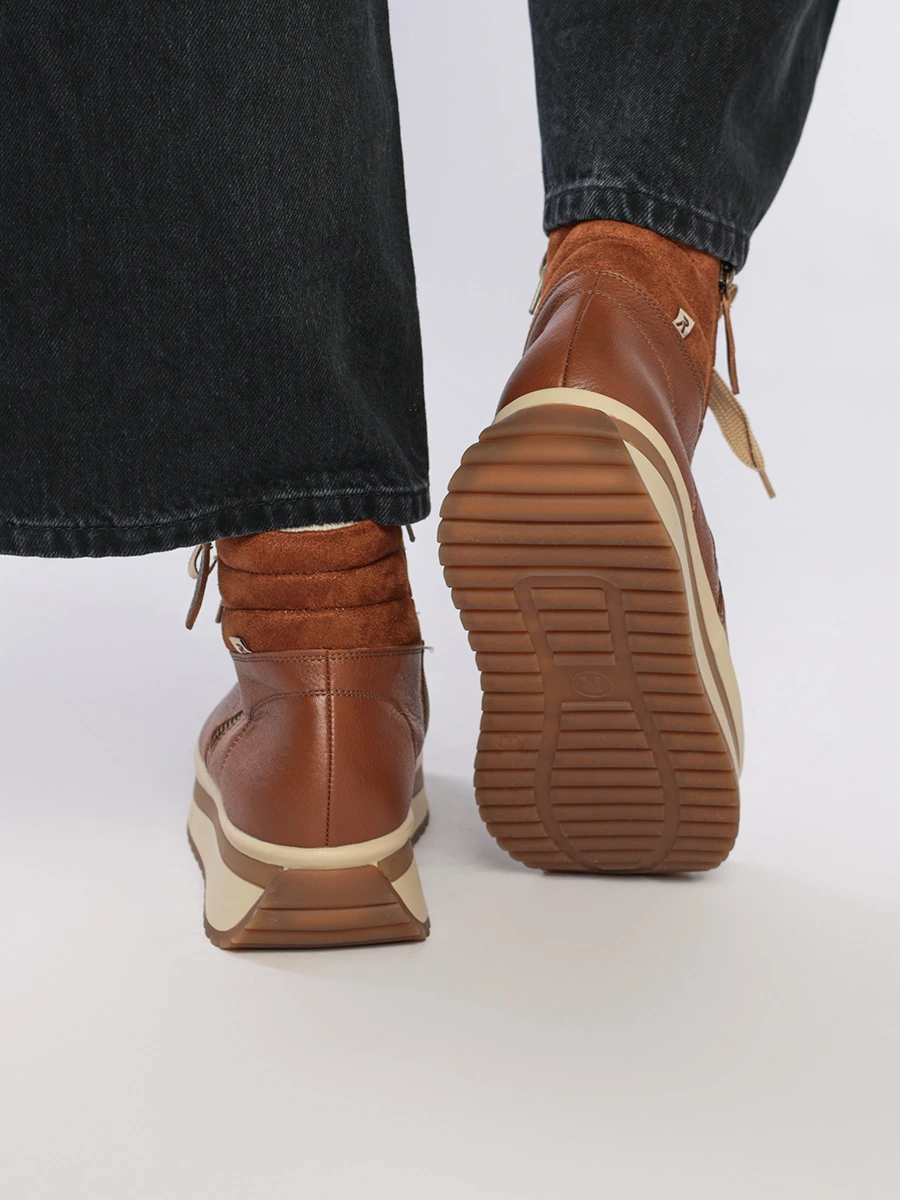 Ботинки коричневого цвета на объемной подошве